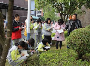 生物学社请进校外专家指导社团活动