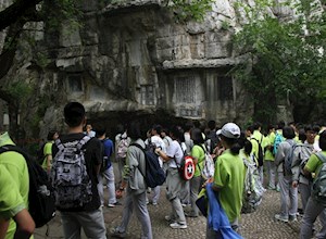 赏古人之迹 养今人之性   ——记“润德修身，高一年级德育实践”