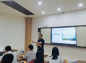 在奋斗中进取——我校召开初二年级段考质量分析会