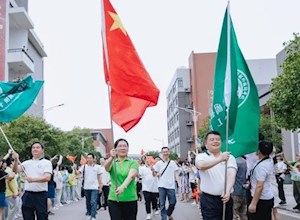光耀铁山，续写辉煌！——桂林市国龙外国语学校隆重举行初三年级中考送考大会